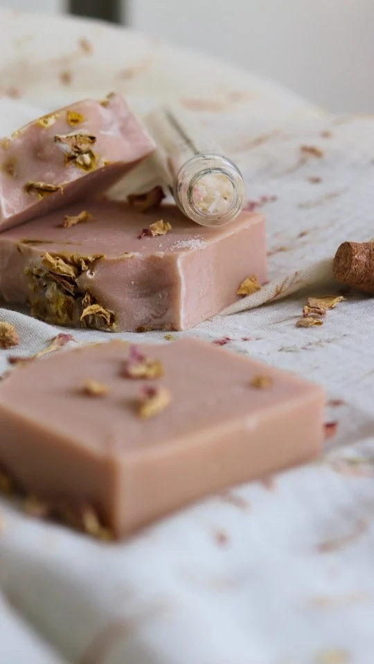 If walking into Dille & Kamille is your happy place, you need to know about my small business..

SOAPMATE is a small-batch, cold process natural soap and skincare brand, made with real botanicals and oils. Every bar is made to help you slow down and reconnect with something simple and real, the same feeling you get browsing those wooden shelves..

From WILDFLOWER to STARDUST and MUDDY OLIVE, each scent is its own little escape to nature..

Right now the whole collection is on sale with up to 60% off, so this is your chance to discover our products or stock up on your favourites! Valid until 31.08 or until stock lasts.

Comment SOAPS and I'll send you the link straight to your DMs 🌿

.

.

.

#slowliving #naturalskincare #zeepjes #natuurlijkeverzorging #handgemaakt