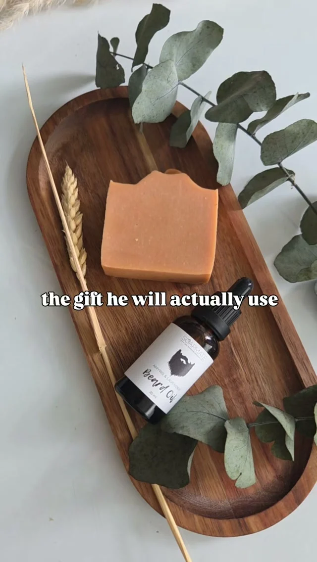 You probably know how difficult it is to buy a gift for the man who seems to have everything.. it's almost a mission impossible!

That's why we bundled a small duo that has been appreciated by all the men who received it so far..

A simple, nourishing bar of soap + a beard oil for soft and well-groomed hair. 

The reviews we got on this handmade combination are raving! This is a gift that is actually used in the everyday life, and the products are appreciated for what they do, not just for looking pretty.

If you want to surprise your partner, father, son, friend - this is a nice gift idea to help you do so. Check the link in bio for the full natural skincare experience!

.

.

.

#natuurlijkezeep #natuurlijkeingrediënten #baardolie #handmadesoap #naturalskincare