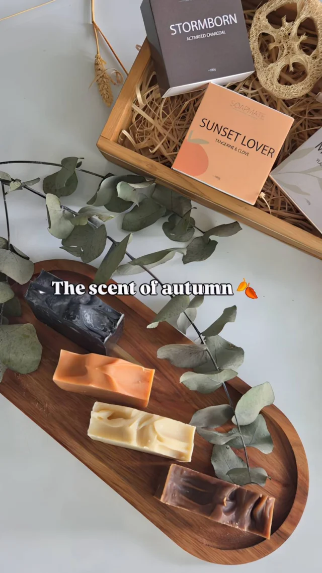 Our autumn collection is live on the website and waiting for you to experience it as seasons transition..

Discover warm and cosy scents, all created with essential oil blends and zero artificial ingredients. 

Clove, tangerine, cedarwood, frankincense, ginger.. these are just part of the scents you will experience with our autumn natural soaps.

Which one do you have your eye on? Let us know in the comments below! 

Or comment AUTUMN and I will send you the link to check the full collection ✨️❤️

.

.

.

#herfstcollectie #natuurlijkezeep #handgemaaktezeep #natuurlijkeingrediënten #langzaamleven